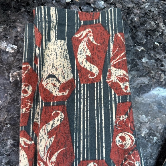 LuLaRoe Disneys Nightmare Before Christmas Leggings Plus Size 1X TC Tall & Curvy - Picture 3 of 12